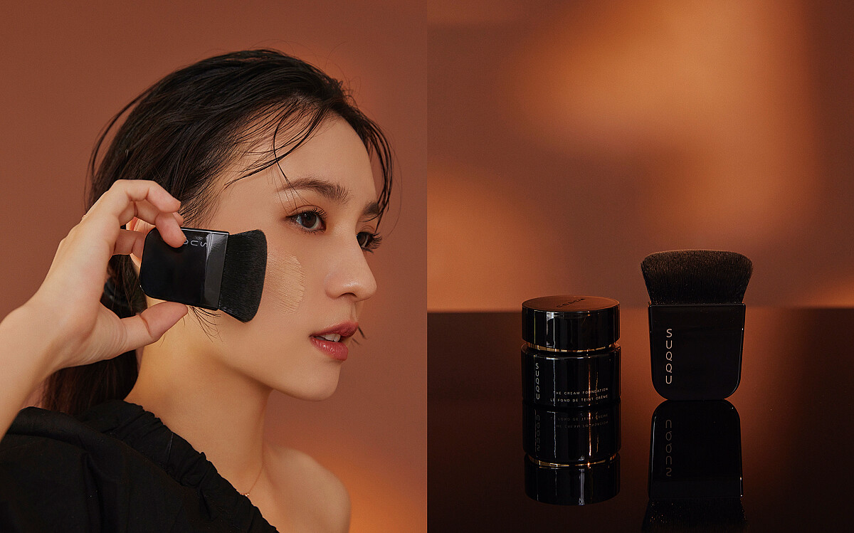 SUQQU 晶采艷澤粉霜 30g NT3,850、SUQQU 晶采艷澤粉底刷 NT1,850