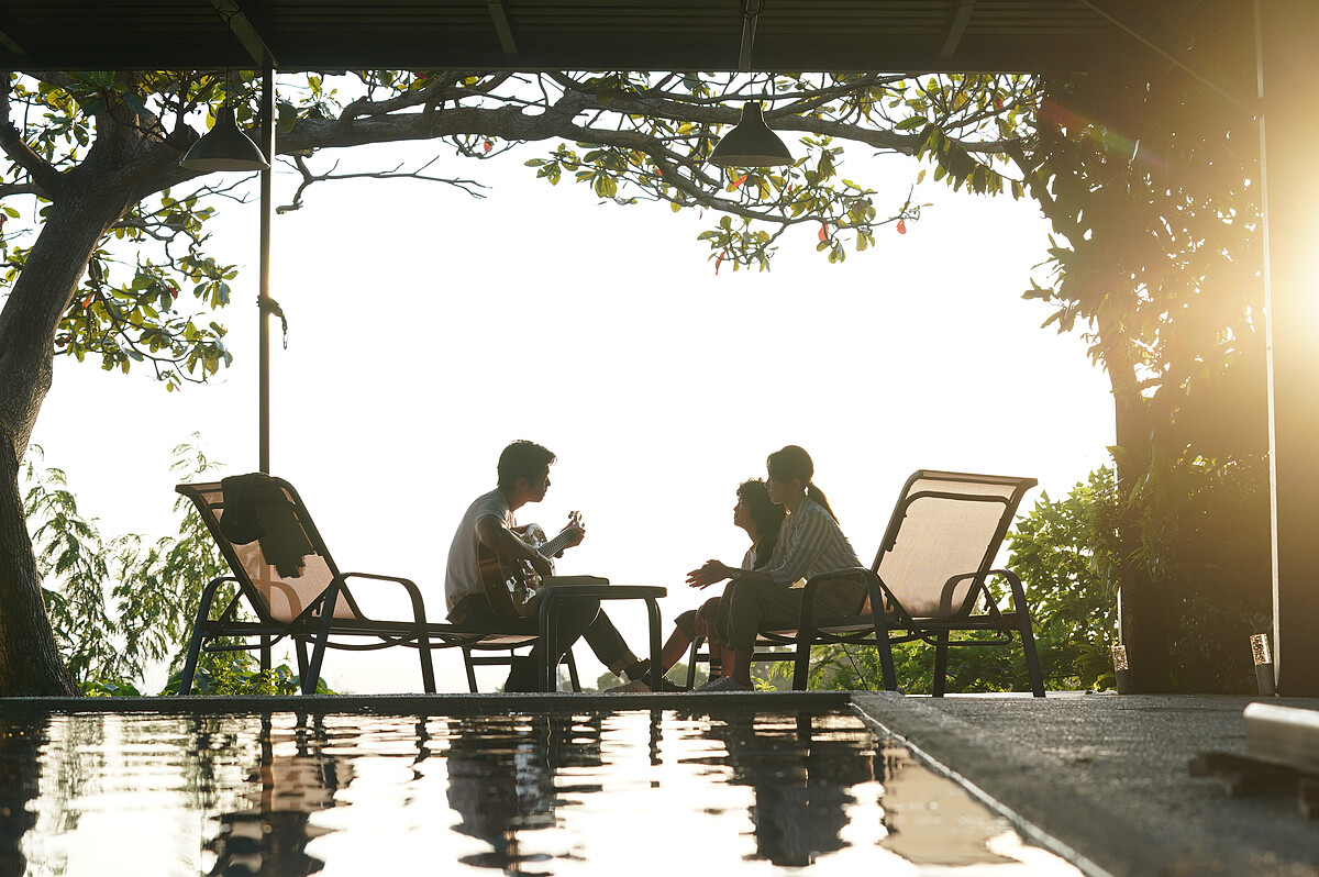 影集《比悲傷更悲傷的故事》邵雨薇與王柏傑因白潤音牽線 三人彷彿一家人