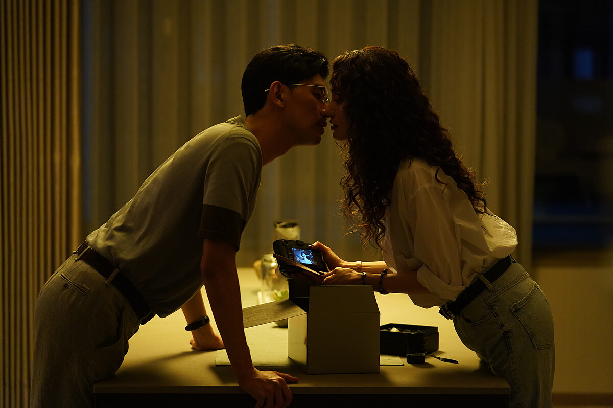 曾少宗、姚以緹兩人在《比悲傷更悲傷的故事》影集版中擦出愛的火花