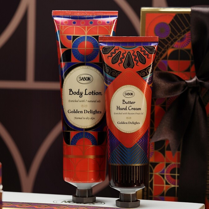 (左)SABON 2021聖誕流金年華身體乳液150ml，NT1,180、(右)SABON 2021聖誕流金年華極潤護手霜75ml，NT880