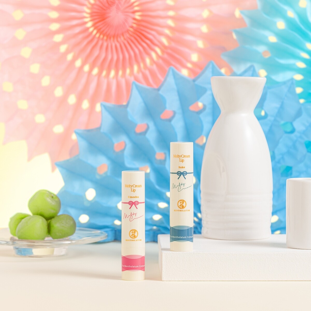 曼秀雷敦頂級濃潤柔霜潤唇膏2021秋冬推出清酒、梅酒限定口味，帶來大人系の微醺感，清新酒香綻放保濕能量。