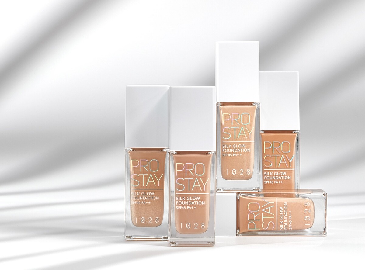 1028極上鏡柔光超磁水粉底SPF45/PA++情境照。