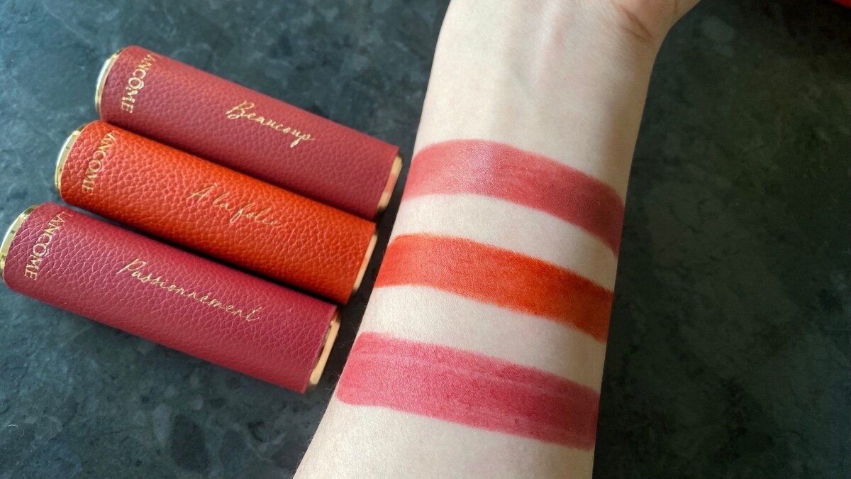蘭蔻絕對完美唇膏2021炙熱愛戀皮革限定版(由上而下)#278、#196、#888手部試色。