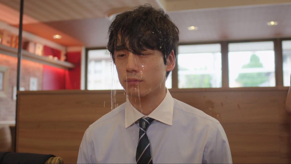 TBS只是在結婚申請書上蓋章而已 坂口健太郎被潑水 Photo/Friday 影音截圖 