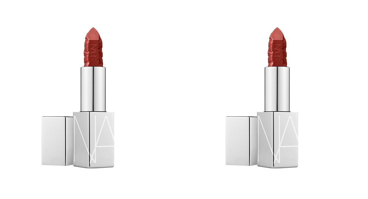 左 #AUGUSTINE 時尚裸棕、右 #MONA 桃木棕紅，