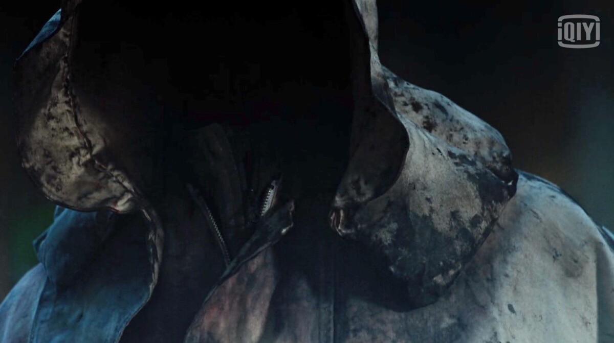 《智異山》第2集結尾「雨衣怪客」現身