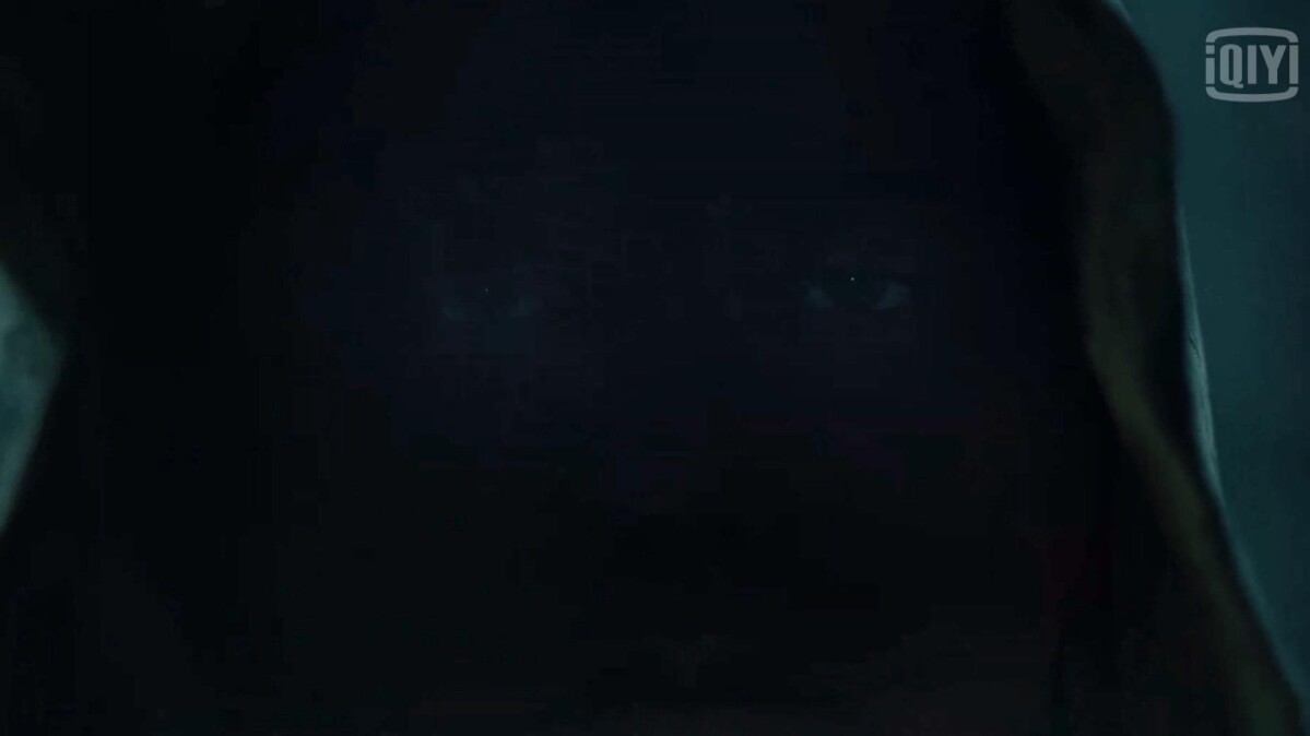 《智異山》第2集結尾「雨衣怪客」現身