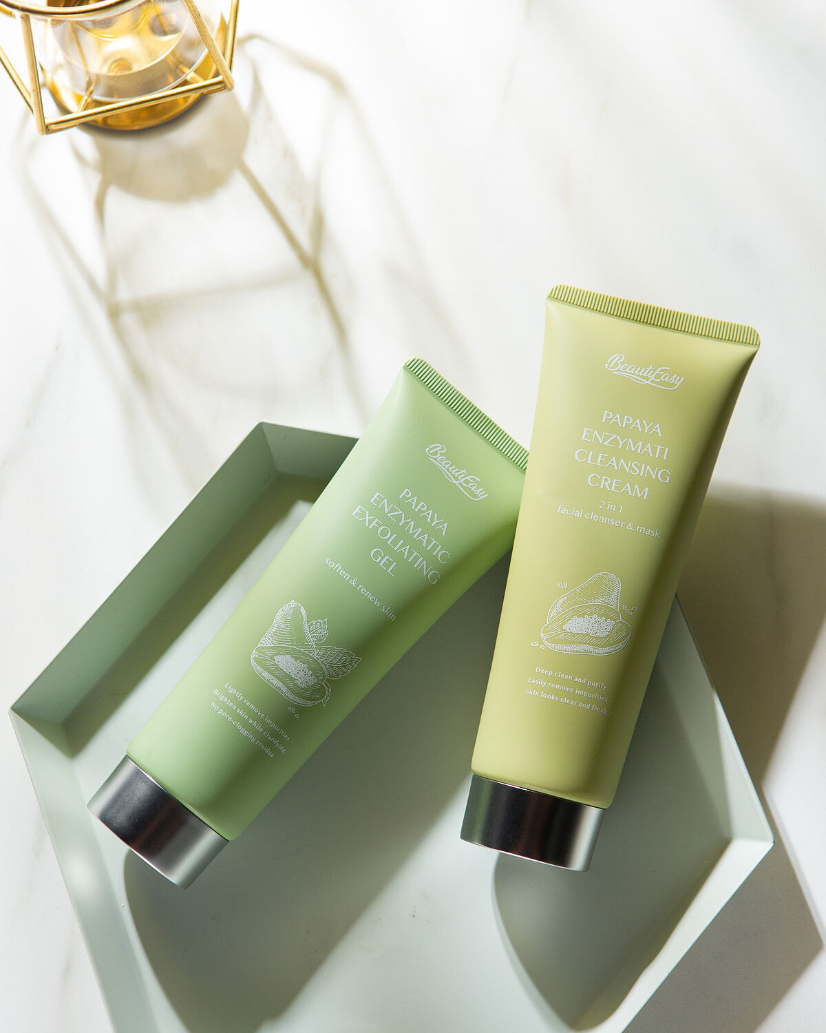 左:青木瓜臉部去角質凝膠 120ml $299、右:青木瓜深層潔膚霜 120ml $299