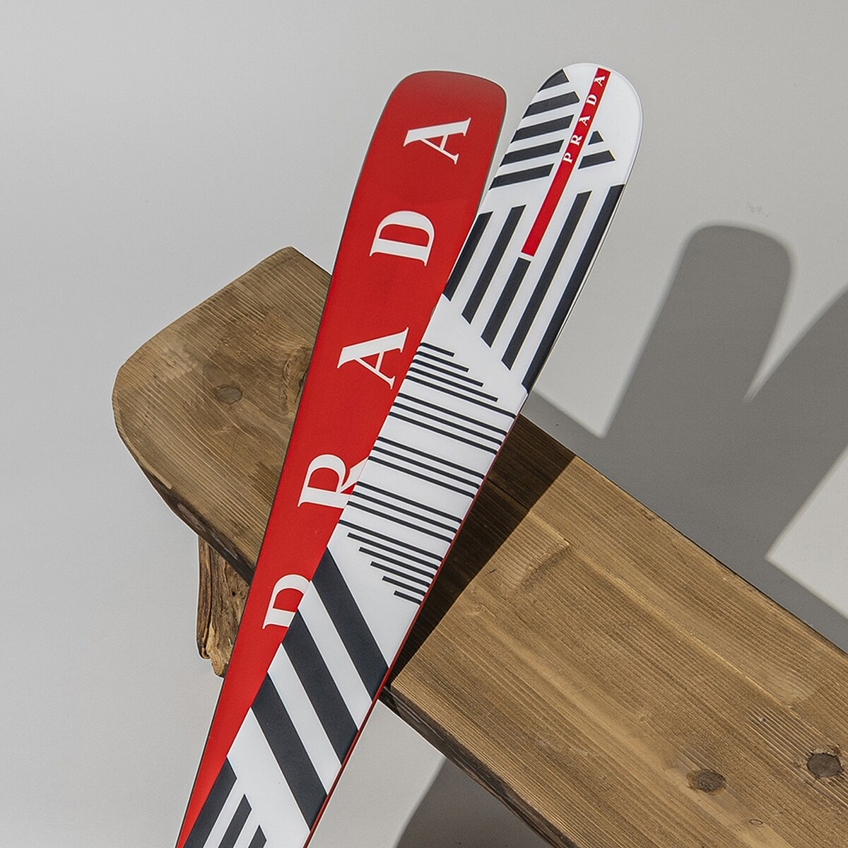 Prada Linea Rossa Prodigy 3.0滑雪雙版，NT120,000