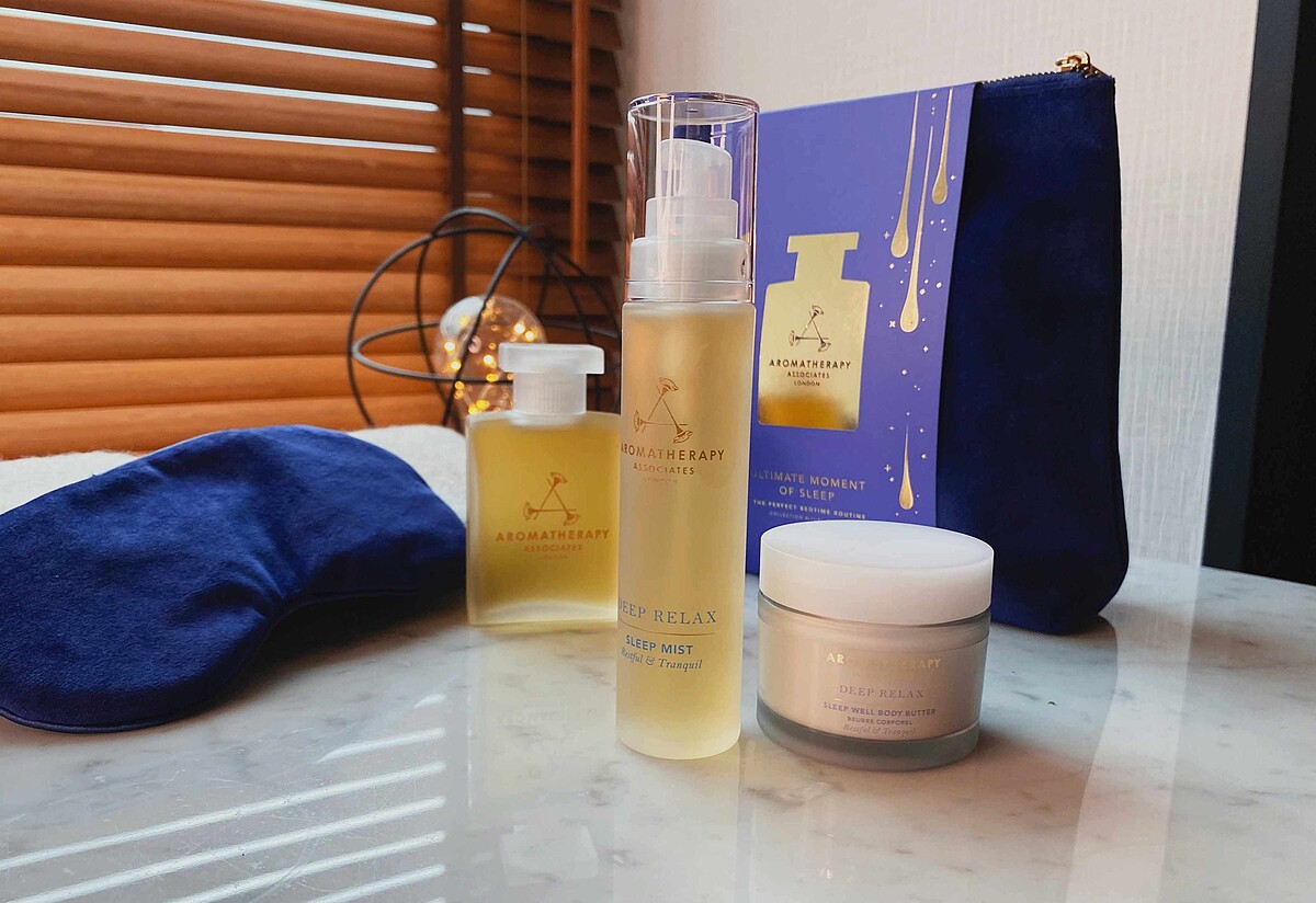 內含:晚間舒緩噴霧50ml、晚間舒緩沐浴油55ml、晚間舒眠護膚霜50ml、靜心舒眠眼罩