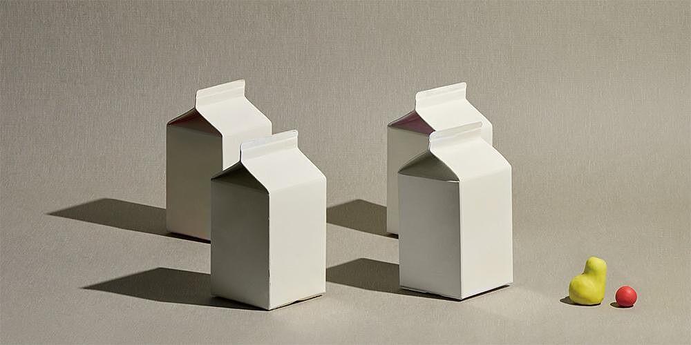 結合作者在屏東眷村成長的童年記憶，以及長大後到台北打拚，對都市生活的觀察。