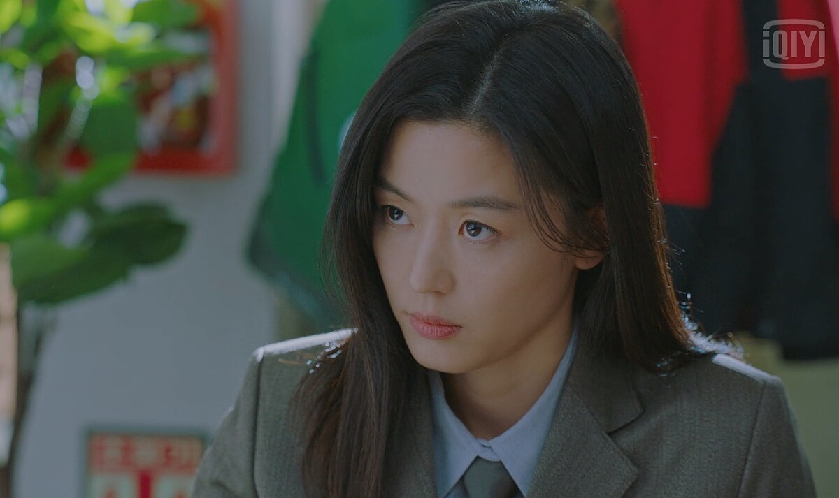 全智賢、朱智勛《智異山》劫難倖存+穿越陰陽，「林中怪客」真的是他？