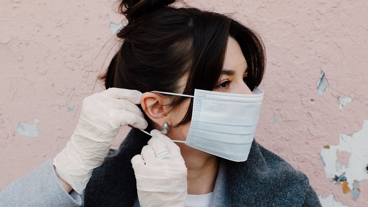 戴口罩鬆綁規定出爐！11/2起運動、唱歌免戴口罩，電影院可飲食