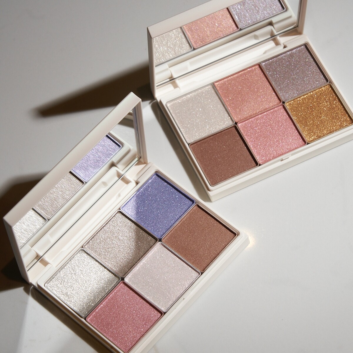 RMK鏡光魅影眼采盤(左)#02、(右)#01。