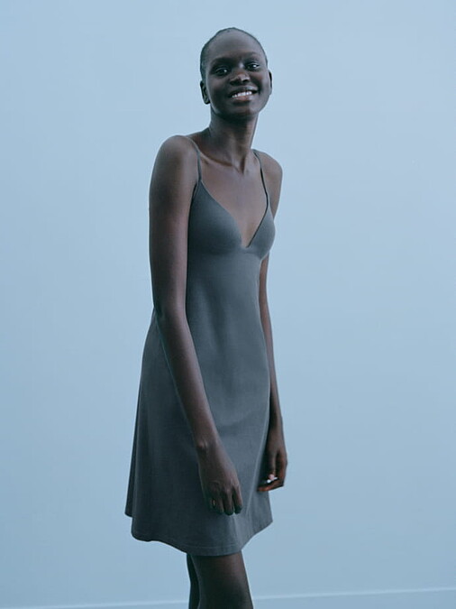 Mame Kurogouchi聯名AIRism棉質Bratop襯裙式洋裝，NT$990（６家全系列店舖上市）