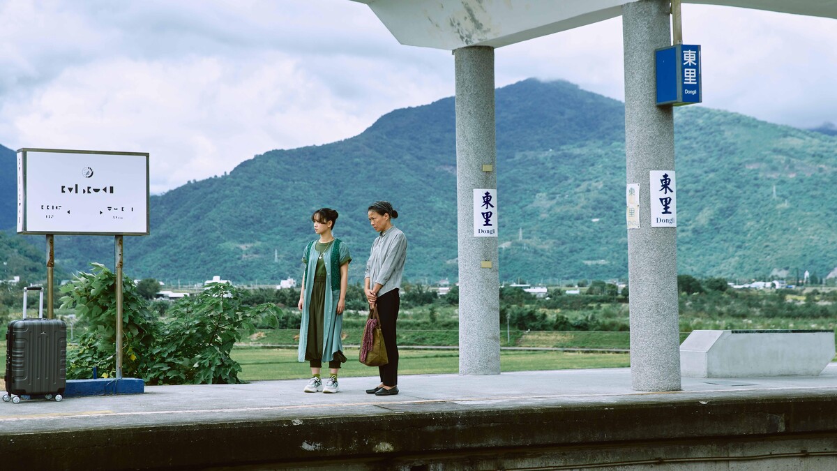 《無神之地不下雨》「巴奈」柯淑勤（右）親自送別「守護神」嚴正嵐的離去