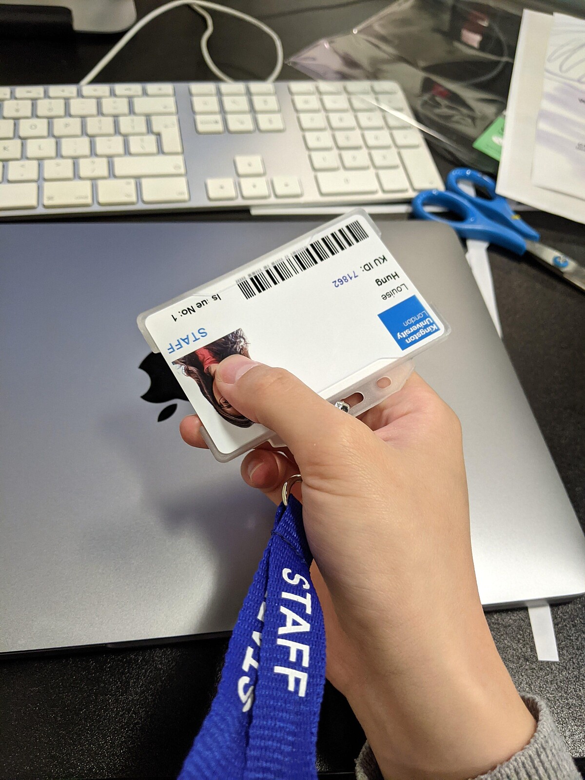 我的職員id卡。