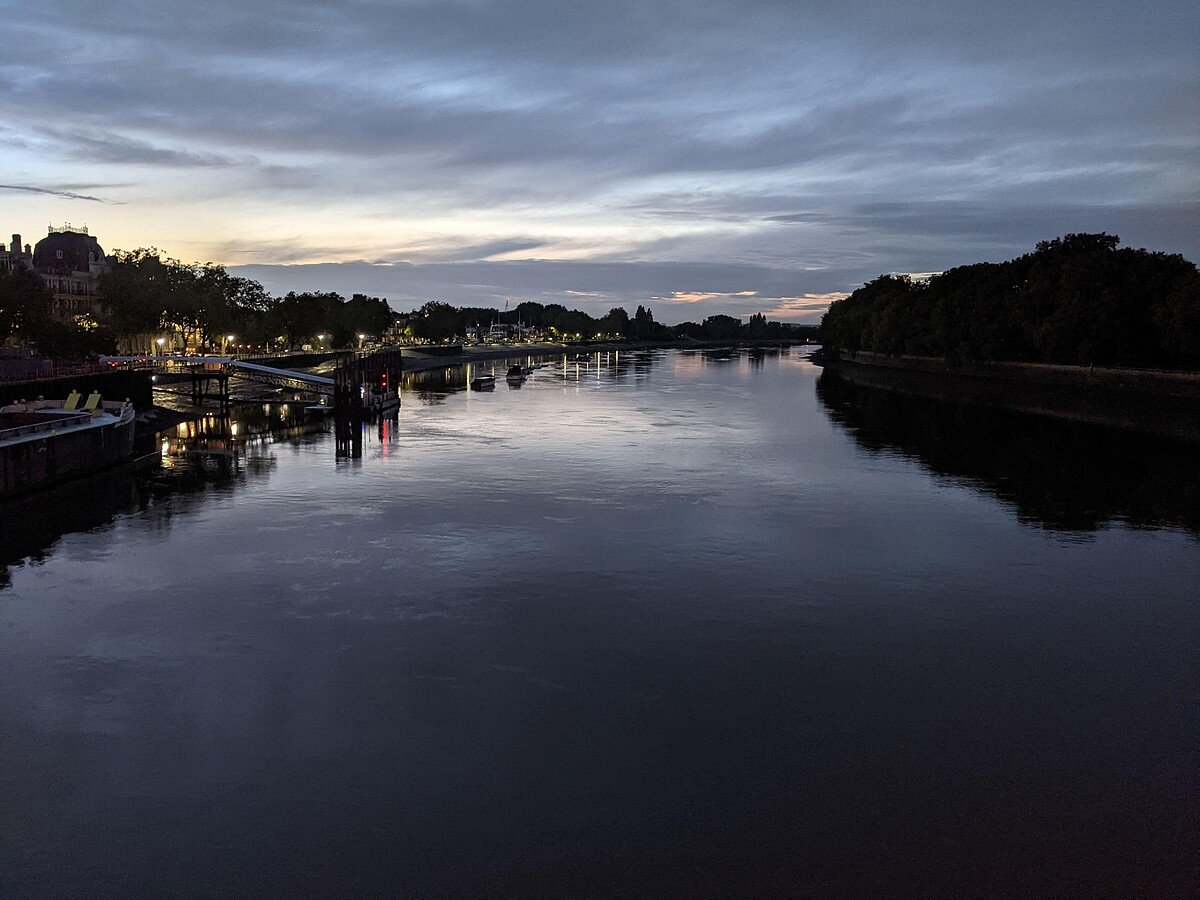 九月底,下班回家等第二班公車時拍的Putney Bridge。