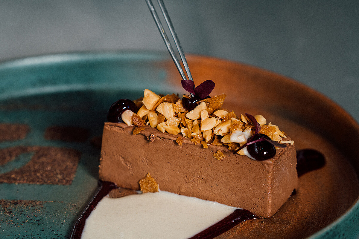 甜點Dessert DIY&mdash;馬告巧克力慕斯佐牛蒡英式蛋奶醬。