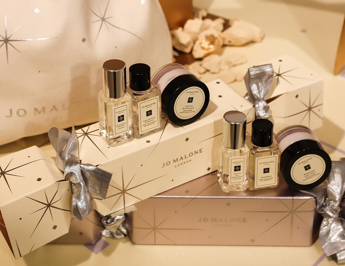 星光聖誕 優雅禮讚香氛拉炮，NT1,800。星光聖誕 英倫禮讚香氛拉炮，NT1,800。