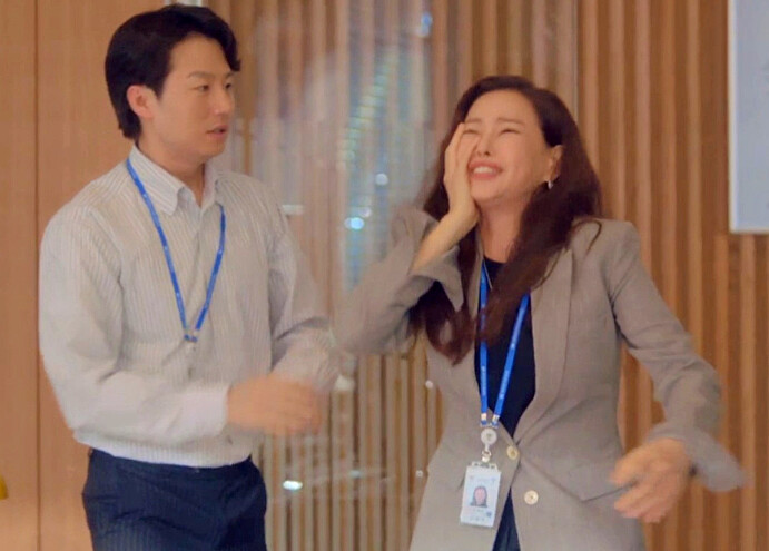 雙重人生 李荷妮被呼巴掌後不忘展現搞笑演技