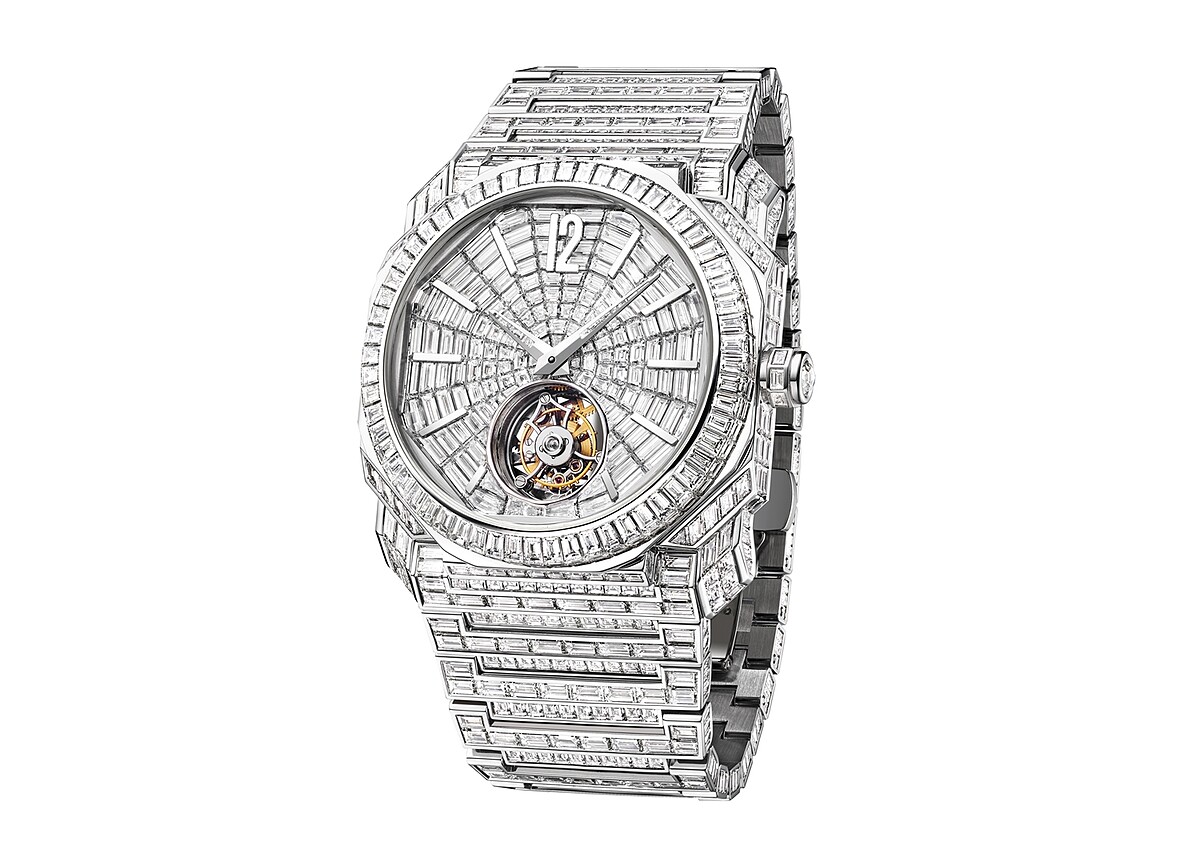 BVLGARI OCTO L&rsquo;ORIGINALE陀飛輪鑽錶 寶格麗自製自動上鏈陀飛輪機芯BVL 263 Caliber，搭載陀飛輪，機芯直徑28.60MM，厚度5.95MM，振頻每小時21&rsquo;600次(3 Hz)，動力儲存64小時，小時與分針顯示。 錶徑41MM，白K金錶殼與錶盤，鑲嵌1139顆鑽石(總重約46.22克拉)。 白K金錶鍊，鑲嵌鑽石，搭配折疊式表扣。 參考售價：約新台幣37,980,000元 (限量錶款)