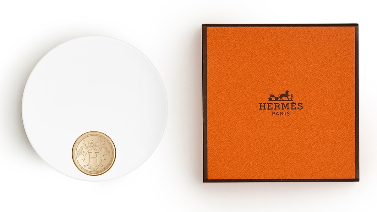 HERMÈS 2021限量POUDRE D&rsquo;ORFÈVRE亮眼煥顏金光粉餅粉盒與外盒。