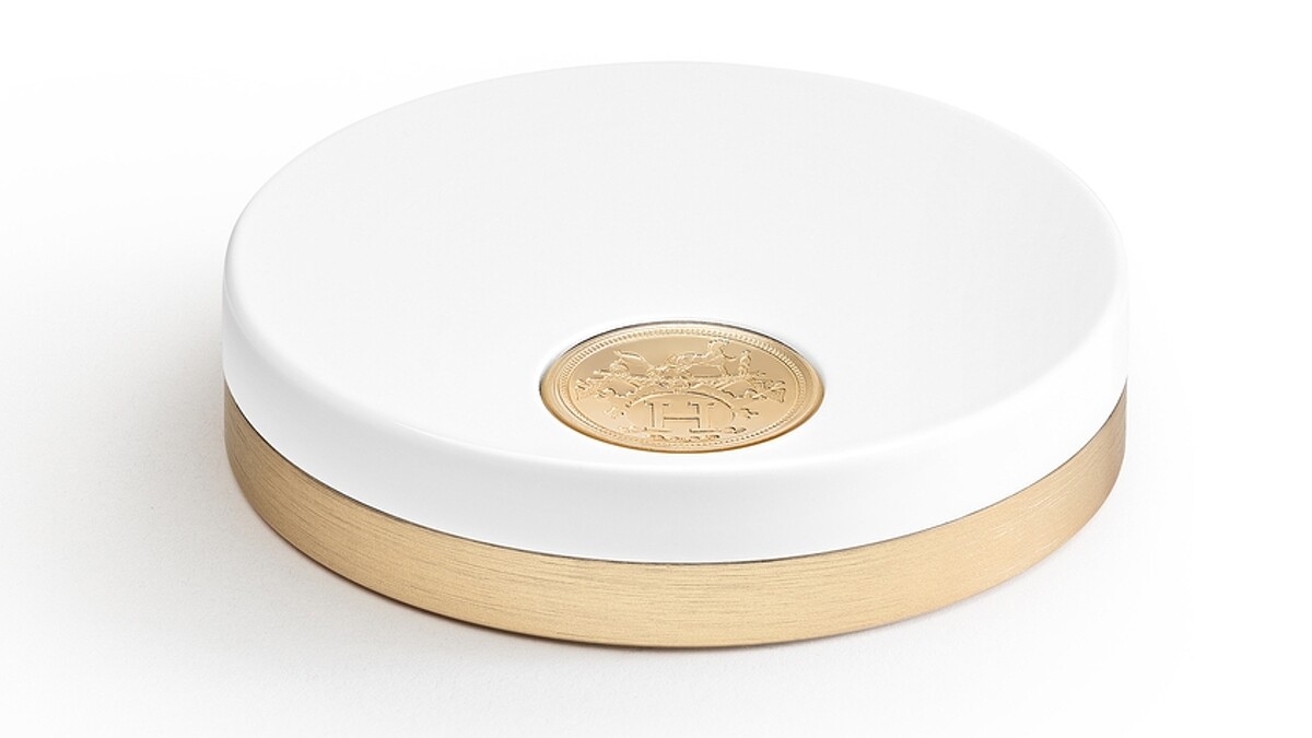 HERMÈS 2021限量POUDRE D&rsquo;ORFÈVRE亮眼煥顏金光粉餅粉盒。