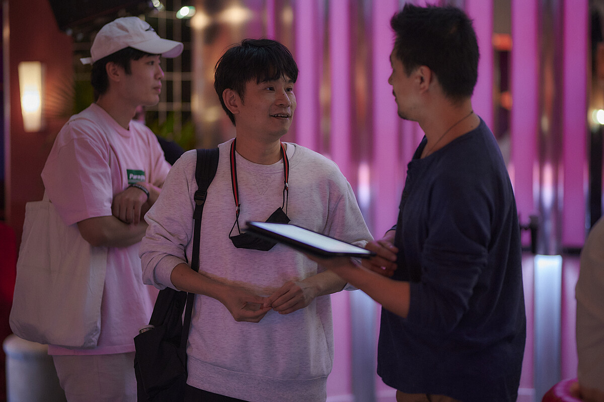 《華燈初上》編劇杜政哲（中）挑戰懸疑類型劇，想讓觀眾一睹1988年的條通人生