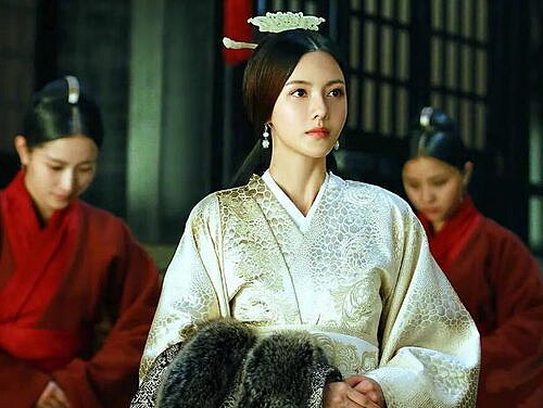 張芷溪飾演曹植戀慕的甄宓