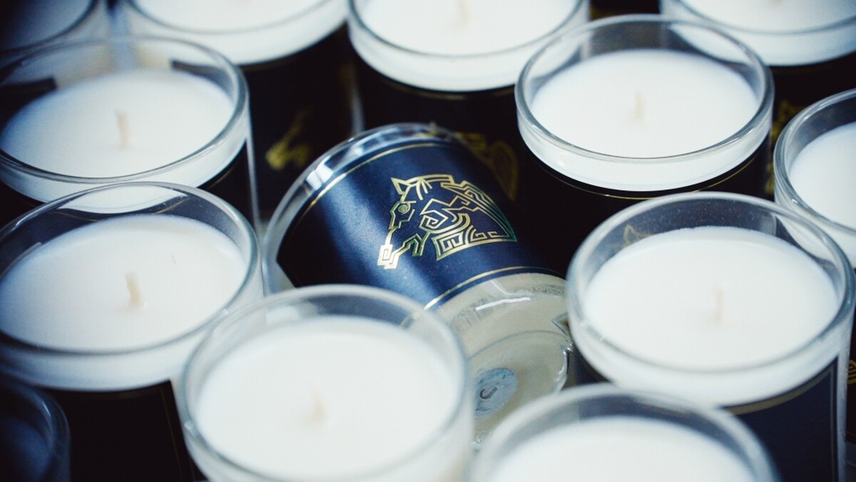 金馬限定款大豆香氛蠟燭以文學作品為靈感，前調為格拉斯玫瑰、土耳其玫瑰、保加利亞玫瑰；中調為鳶尾花；後調為維吉尼亞雪松與黑胡椒。