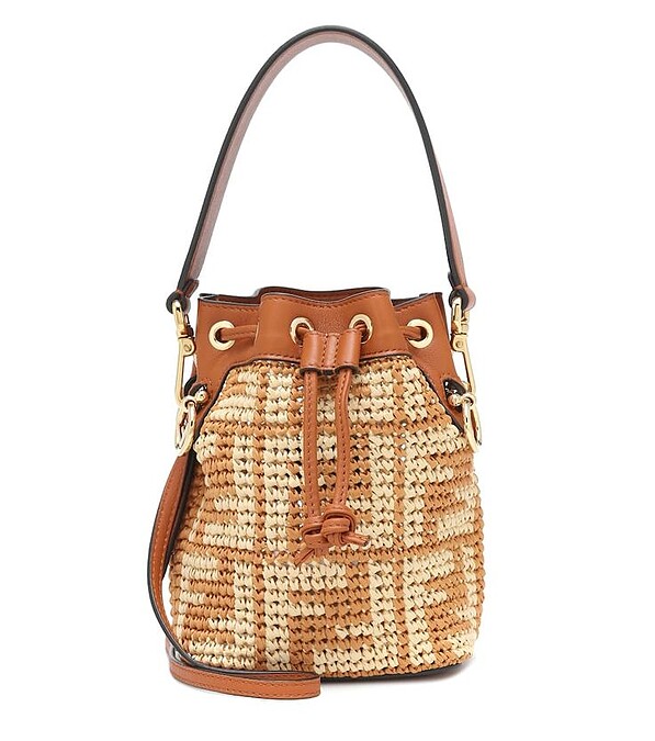 Fendi FF Logo編織水桶包，USD1,980