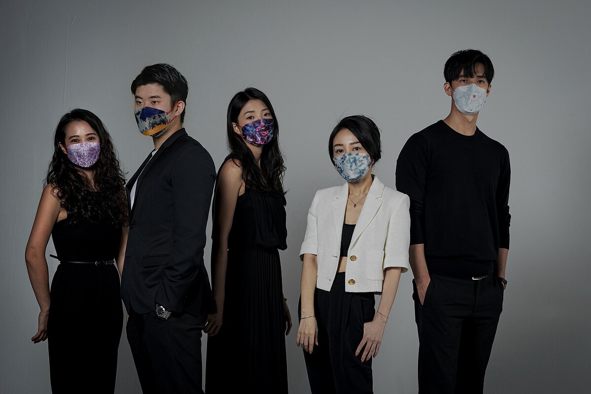  NCI MaskStudio共同創辦人William與isart Gallery總監Veronica和藝術家們