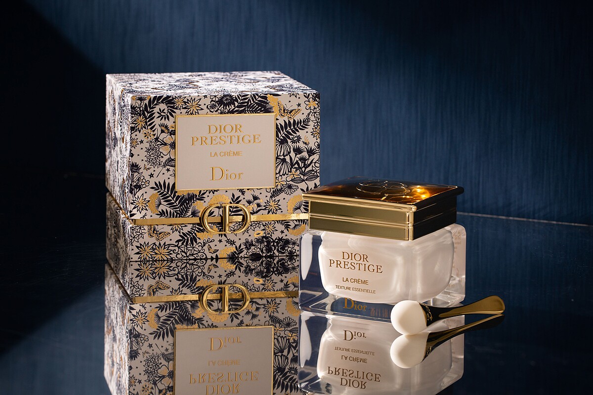 【迪奧精萃再生花蜜乳霜-禮盒精裝版】迪奧精萃再生花蜜乳霜50ml。參考零售價：NT$12,100 (數量有限，售完為止)