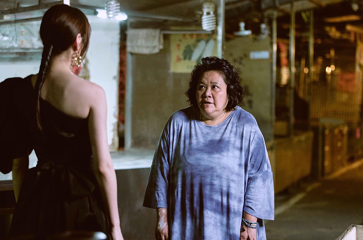 《無神之地不下雨》「珊瑚之神」鍾欣凌（右）質問雲之神為何設計利用她