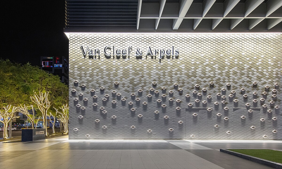Van Cleef & Arpels梵克雅寶微風信義旗艦店_夜間外觀