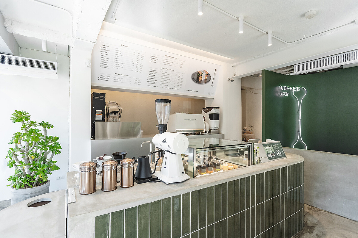 Coffee Law 敦南概念店1F吧台。