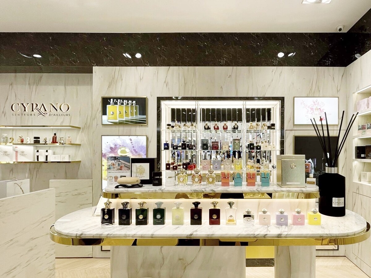 CYRANO席哈諾遠東SOGO忠孝概念店的香水香氛吧檯區。