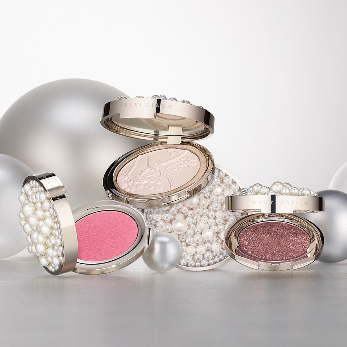 香緹卡2021掌上明珠聖誕彩妝系列形象圖。