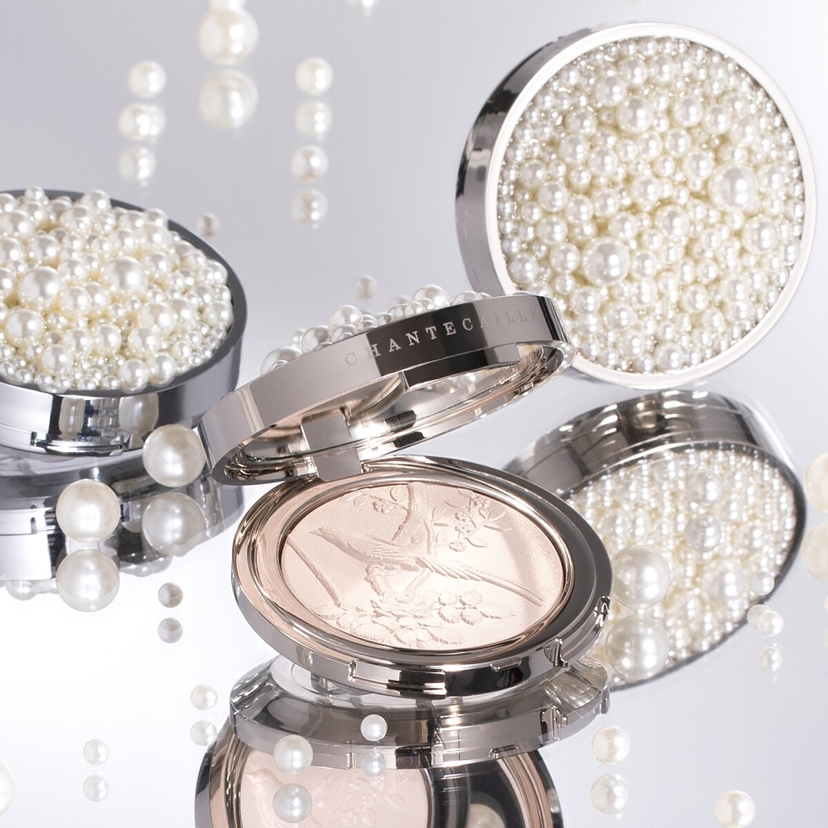 香緹卡2021聖誕彩妝系列掌上明珠閃耀提亮餅形象圖。