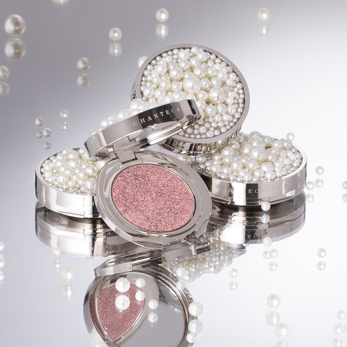 香緹卡2021聖誕彩妝系列掌上明珠閃耀眼彩霜形象圖。