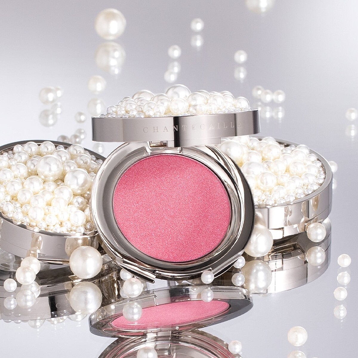 香緹卡2021聖誕彩妝系列掌上明珠閃耀頰彩盤形象圖。