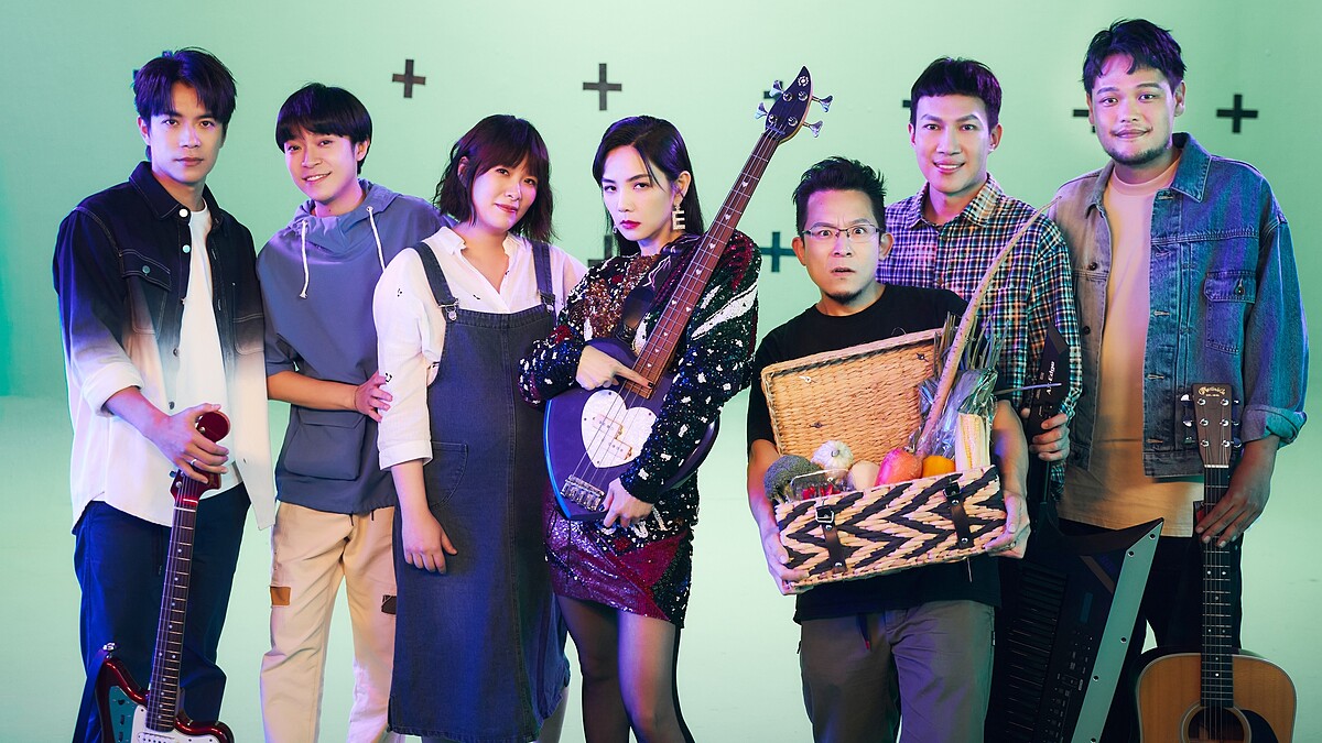 Ella 跨刀魚丁糸MV〈我就是個樸實無華的Bass手〉大開超華麗空氣演唱會