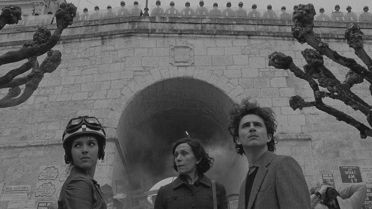 「甜茶」提摩西夏勒梅《法蘭西特派週報》全裸出浴大秀新肌肉,羞喊:別批評我!