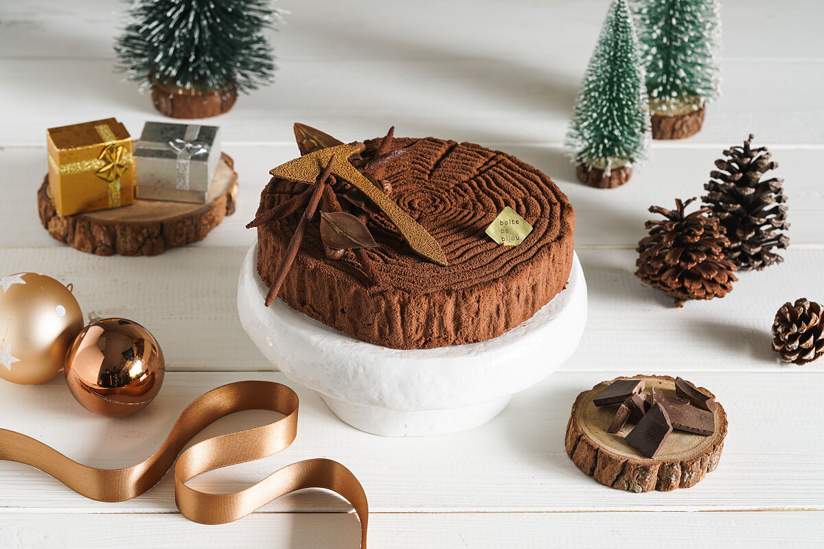 咖啡樹輪慕斯，售價1,850元，11/12～12/2訂購享早鳥價1,750元，12/3～12/31可取貨。