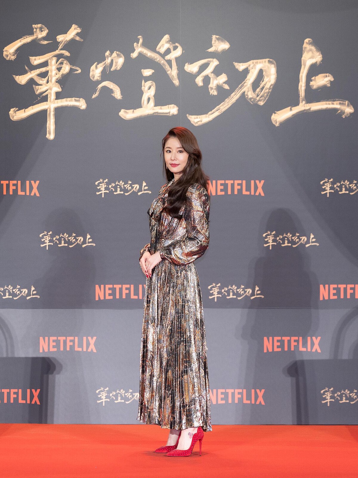 《華燈初上》林心如擔綱總製作人兼女主角，飾演「光」日式酒店媽媽桑「羅雨儂」