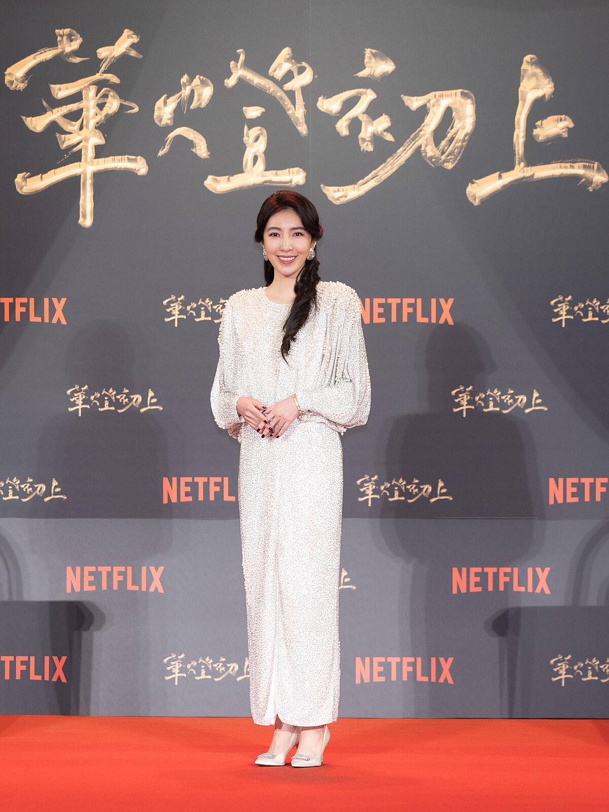 《華燈初上》楊謹華飾演「光」日式酒店媽媽桑「蘇慶儀」