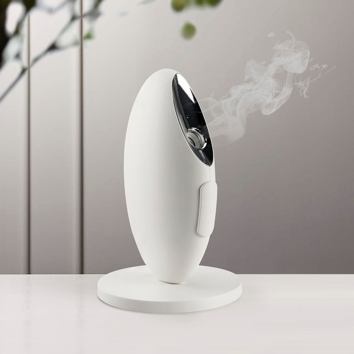 新型BLOOMY LOTUS Pebble隨身美肌香氛儀2.0,充電機型不受插座位置的限制、一機多用,可作為隨身美容儀與香氛儀使用(圖/10/10 HOPE)。