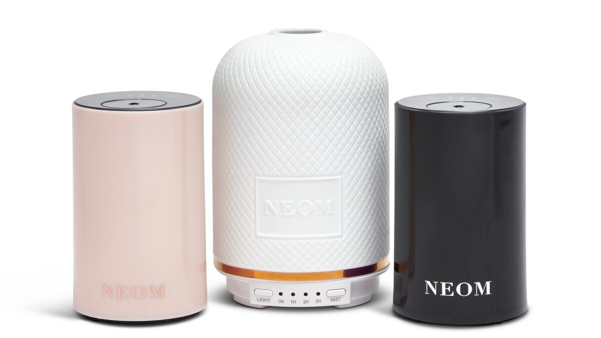 NEOM療癒香氛機MINI(裸色、黑色),特別推薦與品牌經典商品NEOM療癒香氛機(白色)搭配使用(圖/10/10 HOPE)。