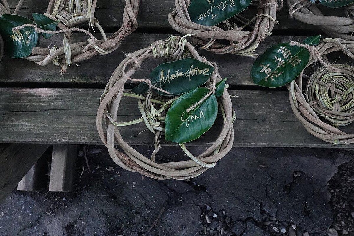 自製的餐盤即是晚宴使用的容器。